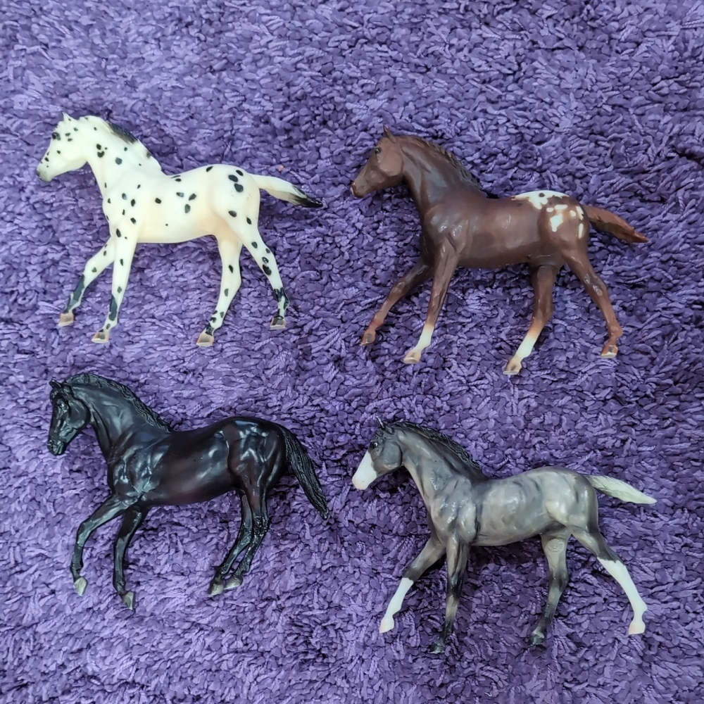 Breyer Horse Bundle 4 Different Color Bundle